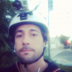 Minha supercâmera, presa no capacete.