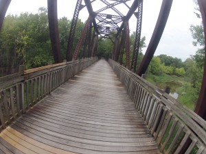 Ponte na Katy Trail Ponte de madeira na Katy Trail