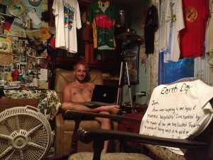 Escrevendo cercado por souvenirs de ciclistas...