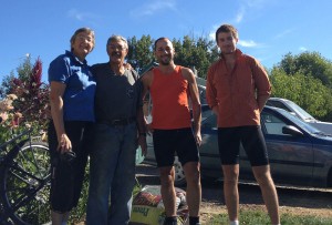 Linda, Tom, eu e Lewis