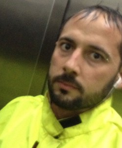 Eu, molhado, chegando em capa ainda de capa.